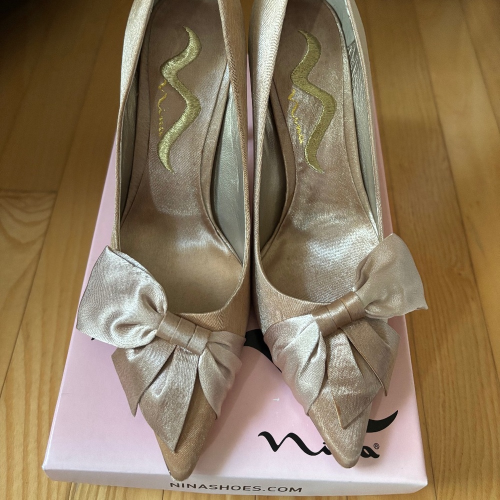 Nina beige size 6 formal heels